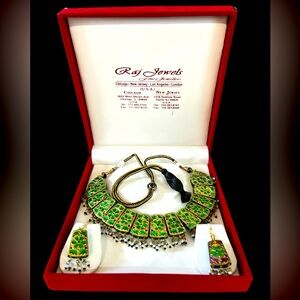 Double sided Hindi enamel necklace and earring set in presentation box